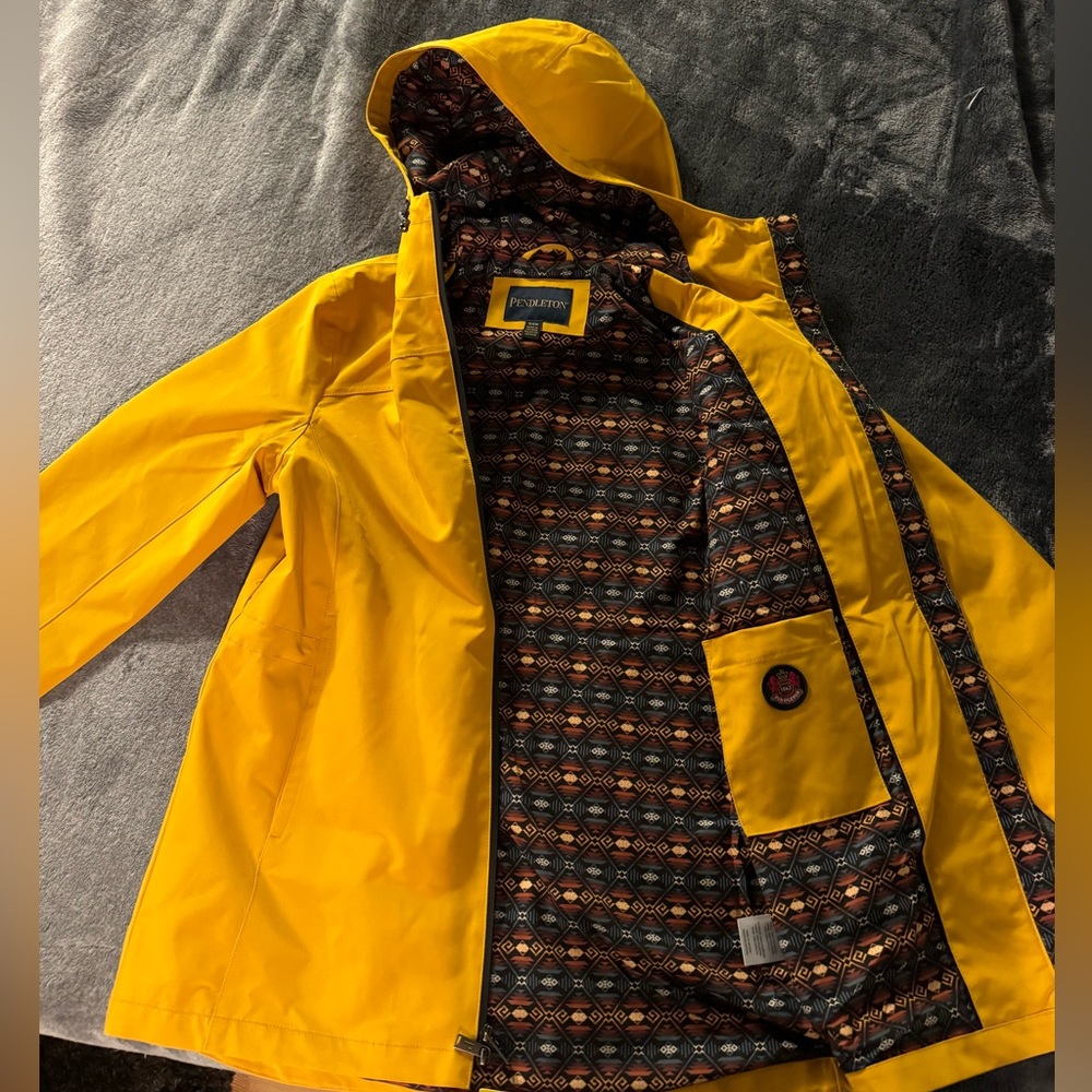 Pendleton rain coat size small Goldenrod